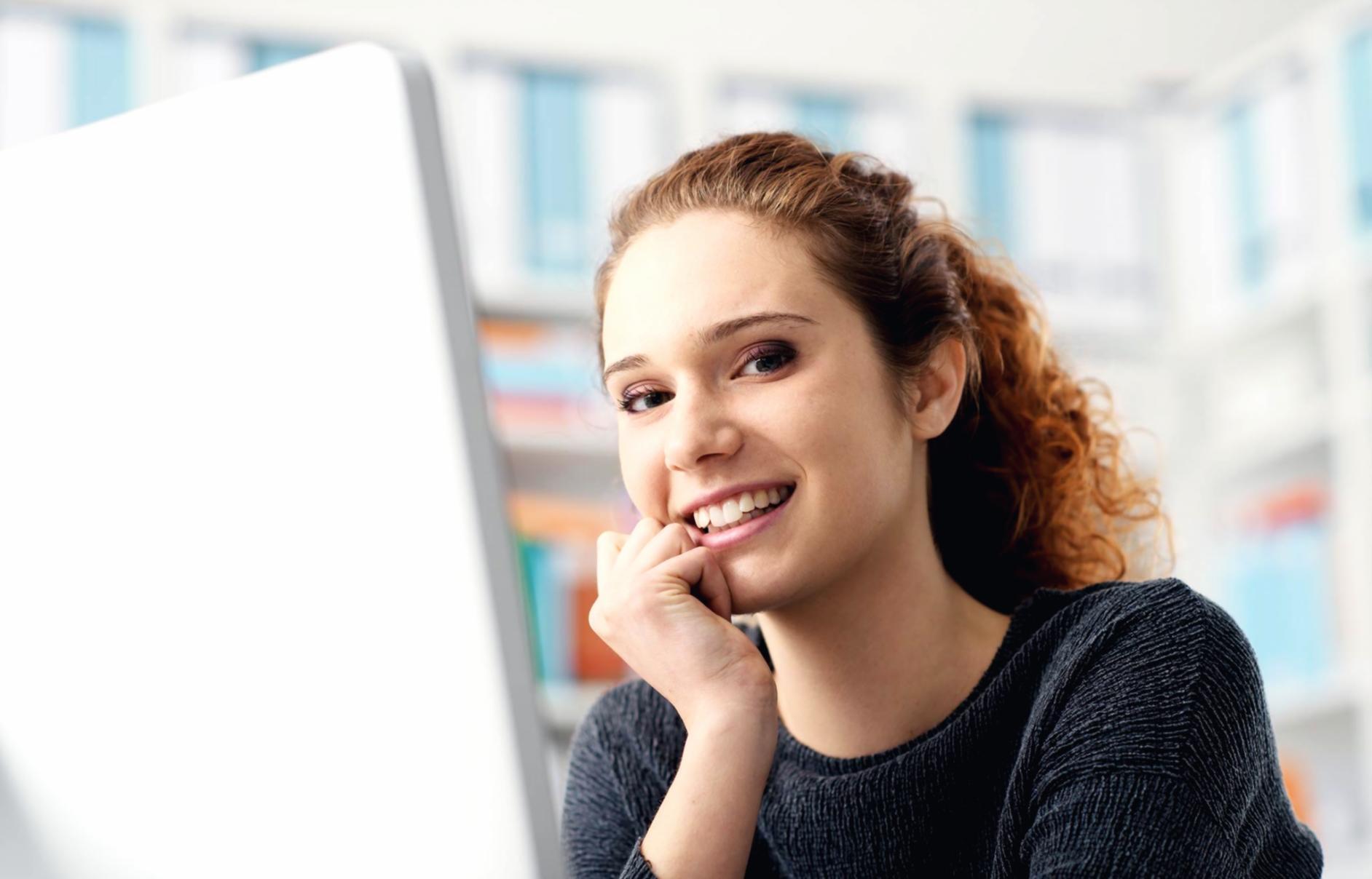 Participantes aplicando técnicas de auditoría SEO